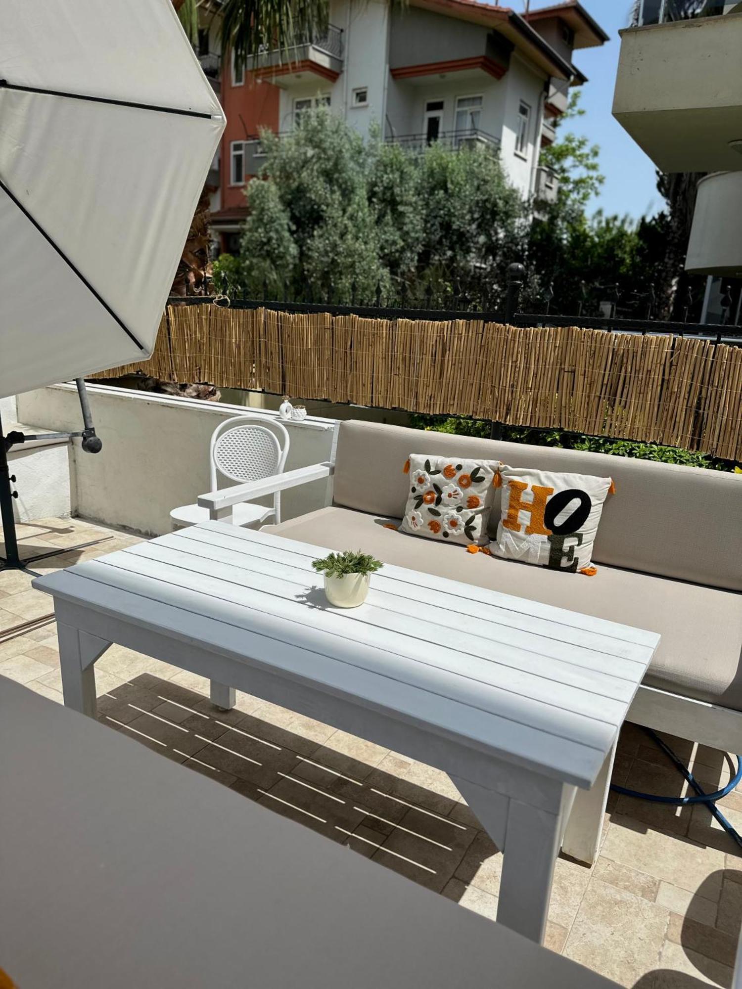 Oregano Suites Side Exterior foto